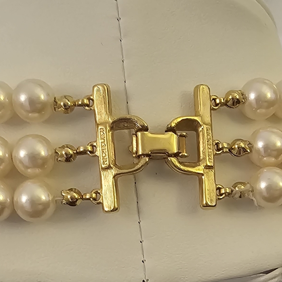 Triple Strand Signed RICHELIEU Cultured Pearl Vintage Necklace. - Picture 6 of 8